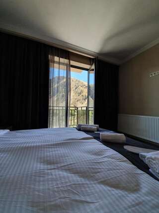 Отель Hotel Gold Kazbegi Степанцминда Стандартный двухместный номер с 1 кроватью-2