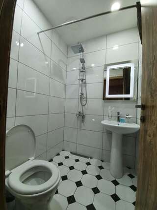 Отель Hotel Gold Kazbegi Степанцминда Стандартный двухместный номер с 2 отдельными кроватями-11