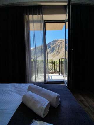 Отель Hotel Gold Kazbegi Степанцминда Стандартный семейный номер-2